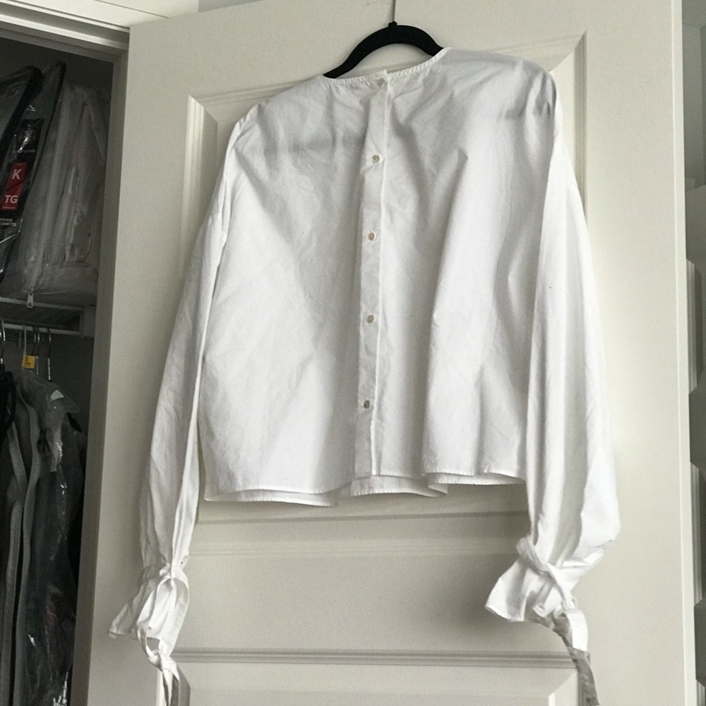 Elodie blouse from Aritzia. BNWT